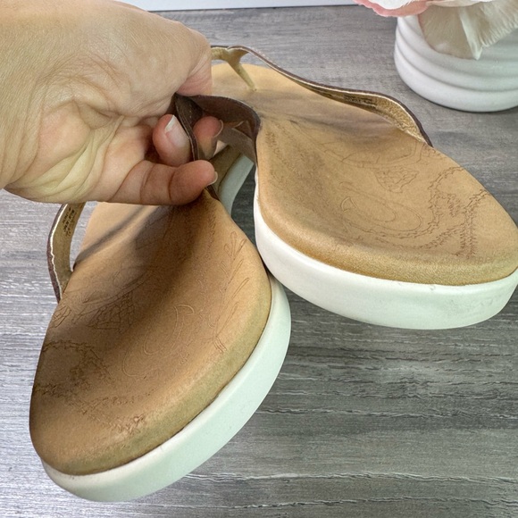 OluKai Honu gold/pink copper leather sandals Womens size 9 - Picture 6 of 9